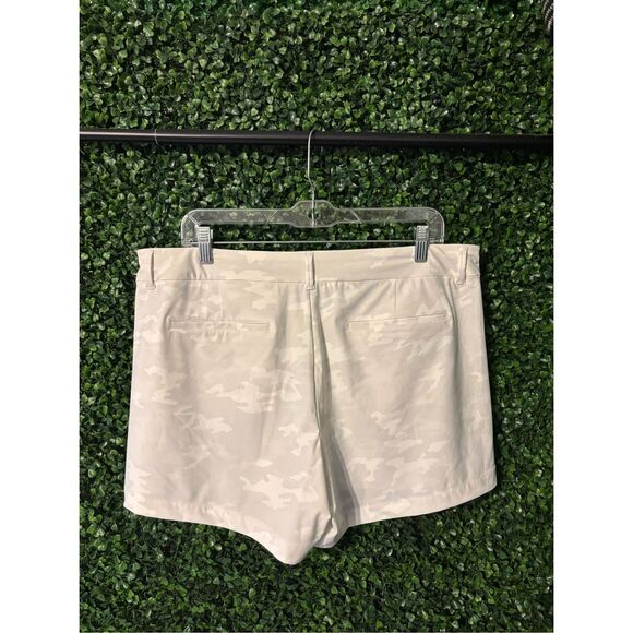 SPANX Sunshine Shorts - White Camo Shorts - XL - Picture 2 of 3